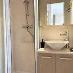 Pour 4 Personnes Au Coeur Du Lavandou Avec Vue Sur Les Collines - Fr-1-251-579 Apartman *