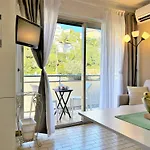 Pour 4 Personnes Au Coeur Du Lavandou Avec Vue Sur Les Collines - Fr-1-251-579 Apartman