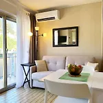 Apartman Pour 4 Personnes Au Coeur Du Lavandou Avec Vue Sur Les Collines - Fr-1-251-579 Le Lavandou