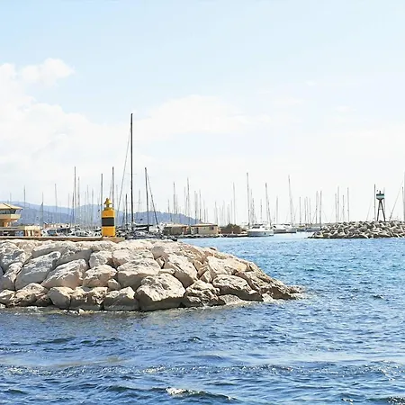 Pour 4 Personnes Au Coeur Du Lavandou Avec Vue Sur Les Collines - Fr-1-251-579 Le Lavandou