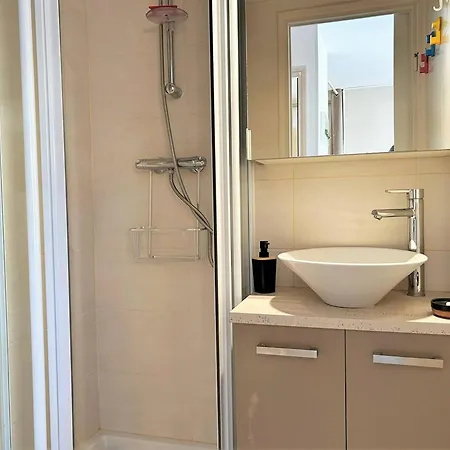 Pour 4 Personnes Au Coeur Du Lavandou Avec Vue Sur Les Collines - Fr-1-251-579 Апартаменти *