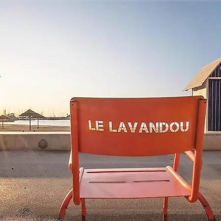Pour 4 Personnes Au Coeur Du Lavandou Avec Vue Sur Les Collines - Fr-1-251-579 * Ле-Лаванду