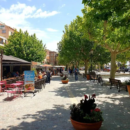 Pour 4 Personnes Au Coeur Du Lavandou Avec Vue Sur Les Collines - Fr-1-251-579 * Le Lavandou