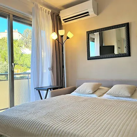 Pour 4 Personnes Au Coeur Du Lavandou Avec Vue Sur Les Collines - Fr-1-251-579 Apartman *