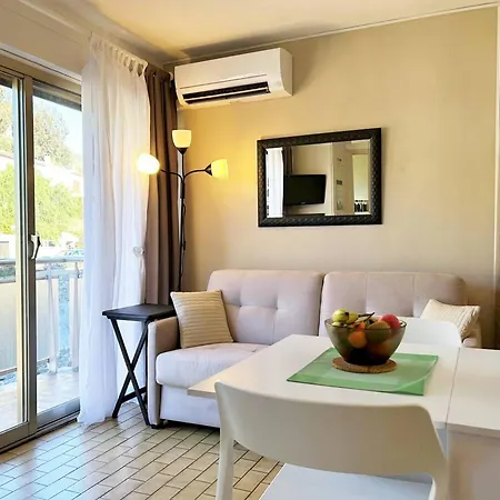 Appartement Cosy Avec Coin Nuit, Climatisation, Animaux Admis, Centre-ville - 4 Pers - Fr-1-251-579 Le Lavandou