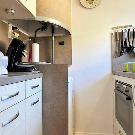 Pour 4 Personnes Au Coeur Du Lavandou Avec Vue Sur Les Collines - Fr-1-251-579 * Le Lavandou