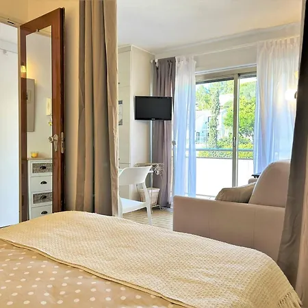 Pour 4 Personnes Au Coeur Du Lavandou Avec Vue Sur Les Collines - Fr-1-251-579 Апартаменти Ле-Лаванду