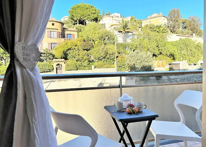 Pour 4 Personnes Au Coeur Du Lavandou Avec Vue Sur Les Collines - Fr-1-251-579 Apartman