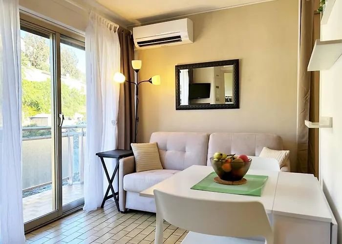 Apartman Pour 4 Personnes Au Coeur Du Lavandou Avec Vue Sur Les Collines - Fr-1-251-579 Le Lavandou