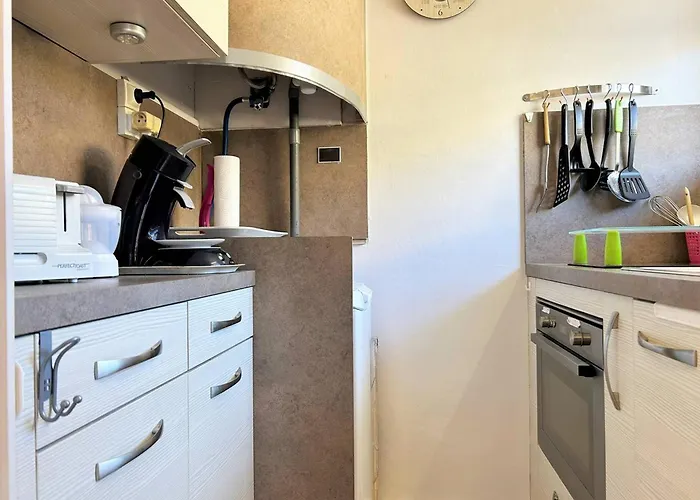 Pour 4 Personnes Au Coeur Du Lavandou Avec Vue Sur Les Collines - Fr-1-251-579 * Le Lavandou